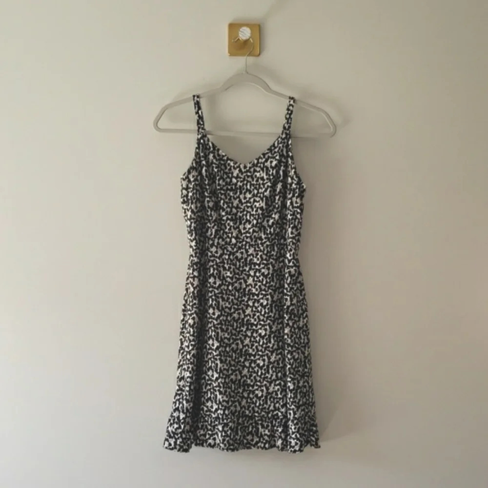 Old Navy Cami Sundress Mini Animal Print Linen Blend Black Tan White Ruffle Hem